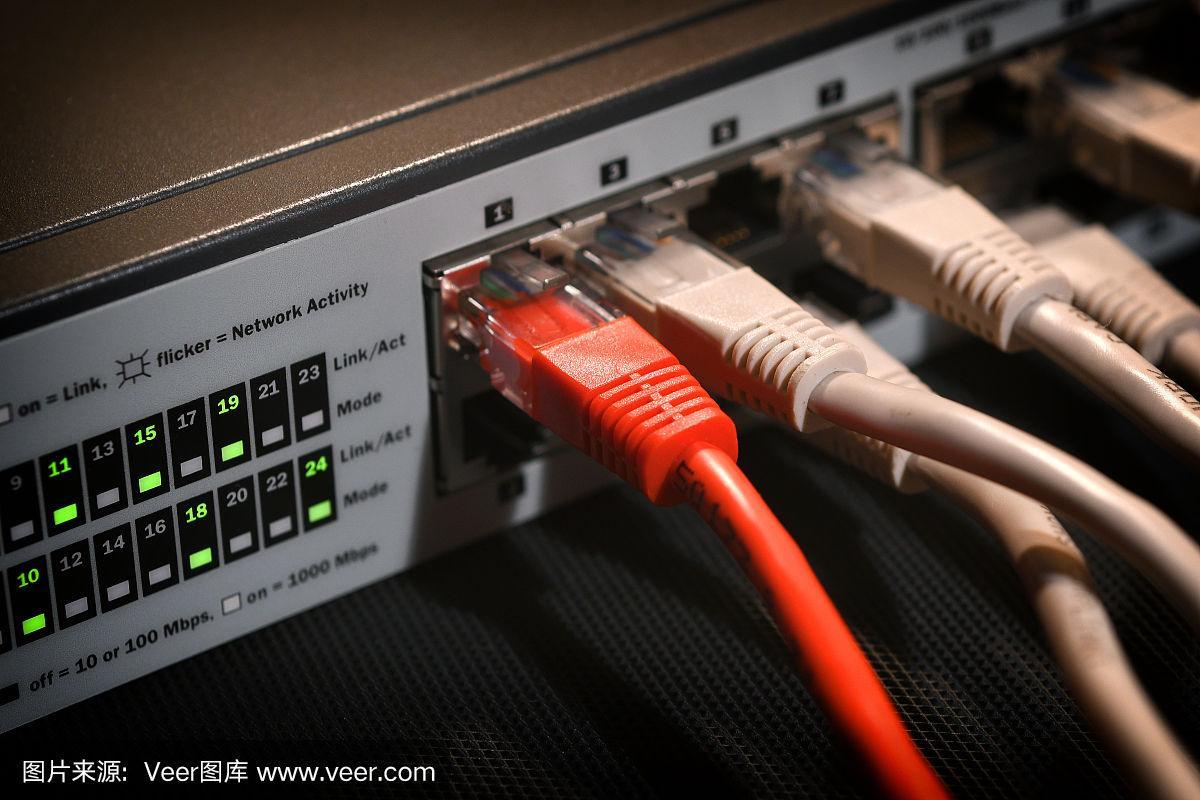 lan线缆详细信息rj45和网络交换机上的灯.微距镜头